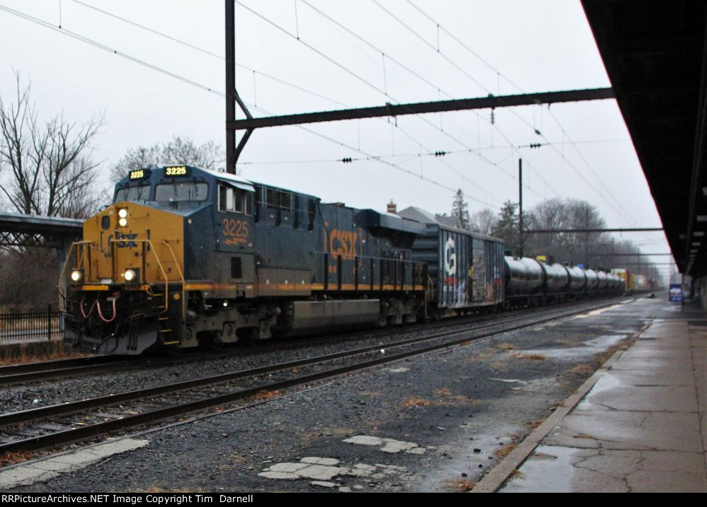 CSX 3225 leads Q404